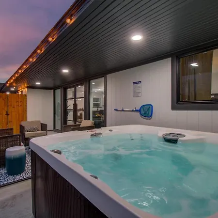 5-Bd Modern Central Getaway W Hot Tub - Mins To Dt